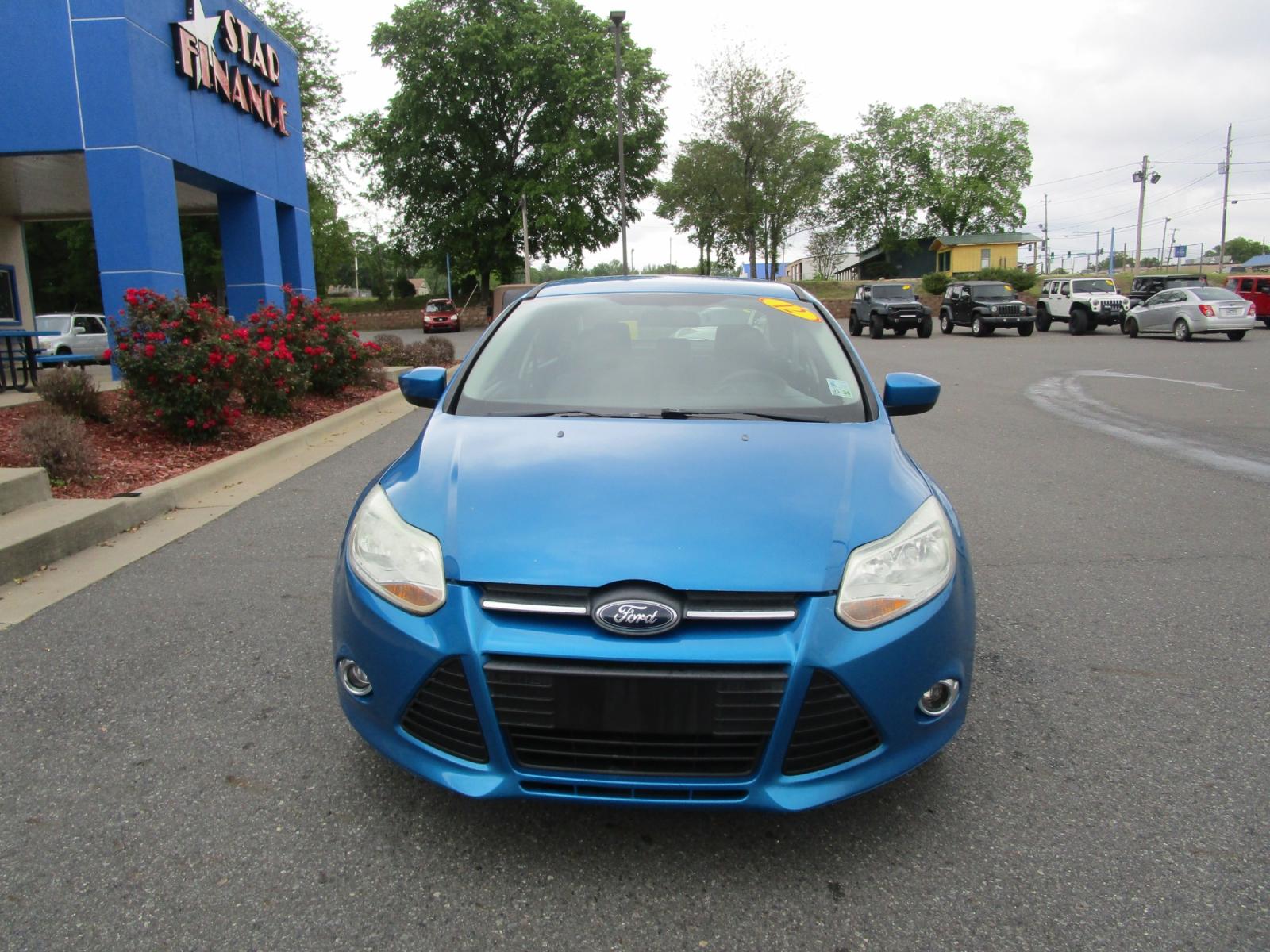 2012 Blue /Gray / Cloth Ford Focus SE Sedan (1FAHP3F24CL) with an 2.0L L4 DOHC 16V engine, located at 1814 Albert Pike Road, Hot Springs, AR, 71913, (501) 623-1717, 34.494228, -93.094070 - Photo #2