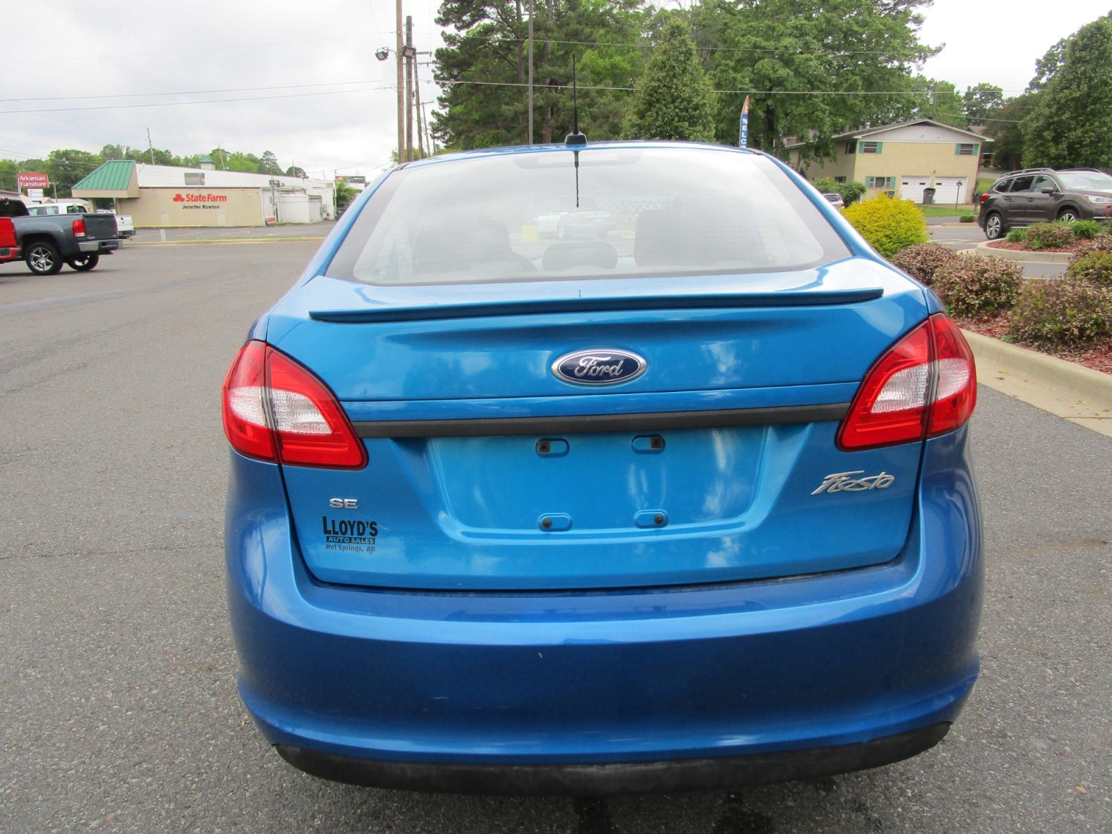 2012 Blue /Gray / Cloth Ford Fiesta SE Sedan (3FADP4BJ6CM) with an 1.6L L4 DOHC 16V engine, located at 1814 Albert Pike Road, Hot Springs, AR, 71913, (501) 623-1717, 34.494228, -93.094070 - Photo #4