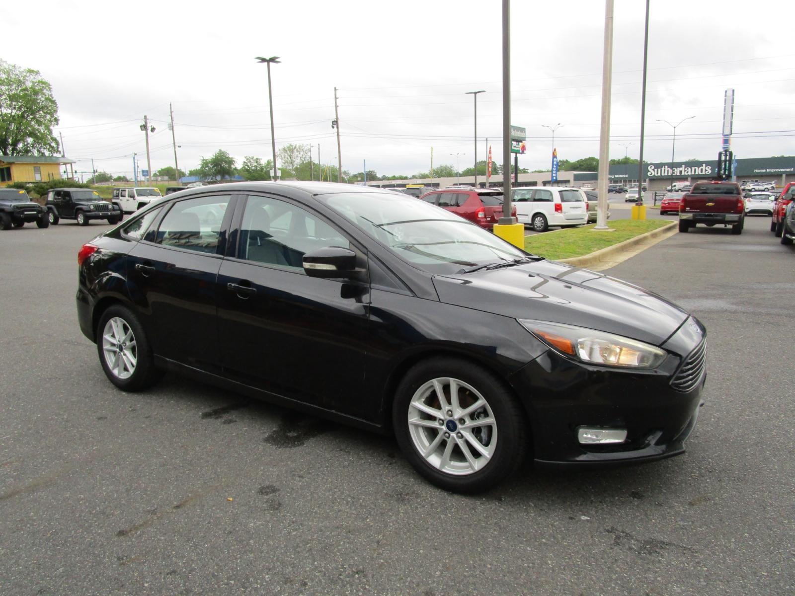 2016 BLACK /Gray / Cloth Ford Focus SE Sedan (1FADP3F22GL) with an 2.0L L4 DOHC 16V engine, located at 1814 Albert Pike Road, Hot Springs, AR, 71913, (501) 623-1717, 34.494228, -93.094070 - Photo #3