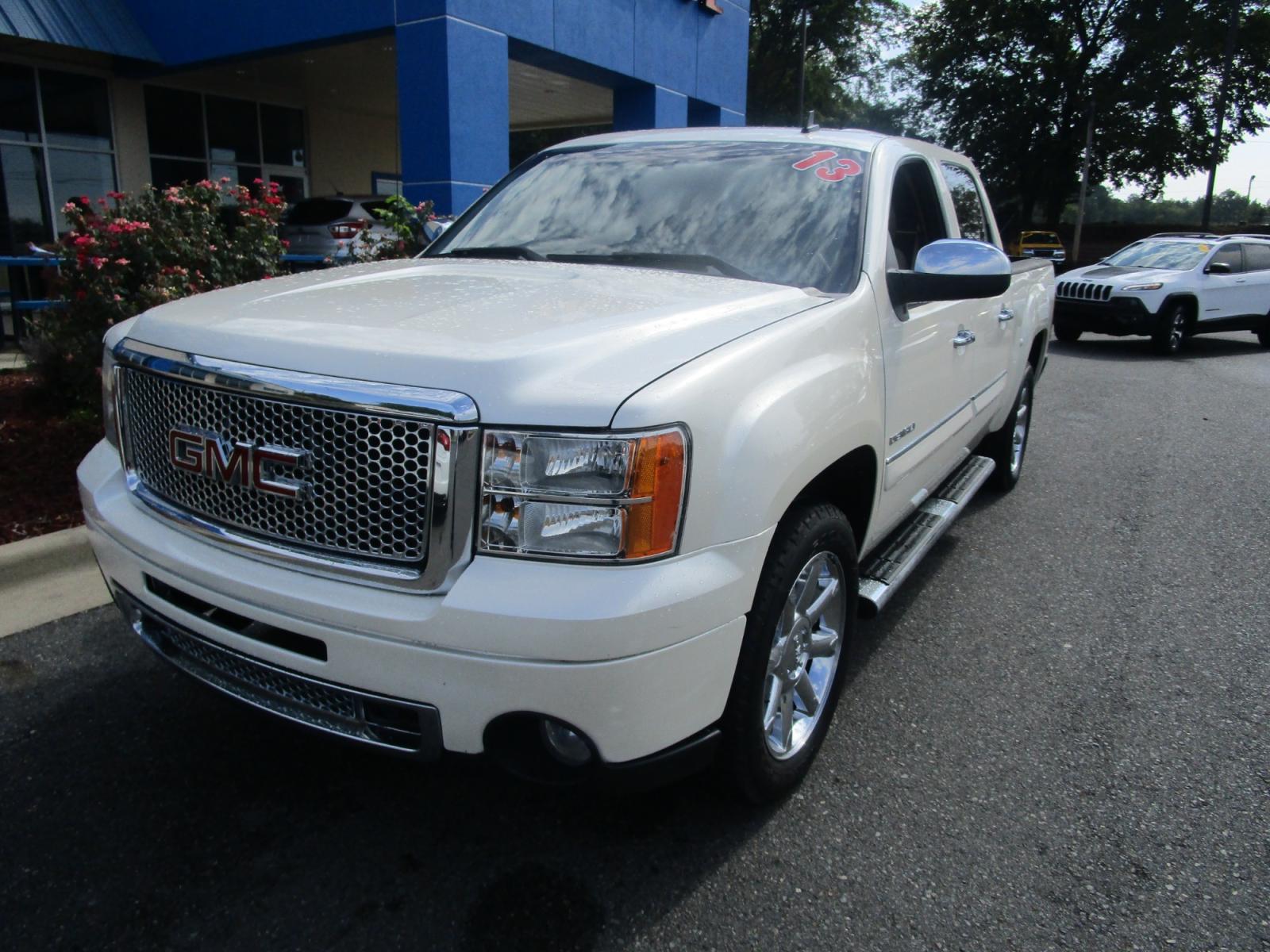 2013 GMC Sierra 1500 Denali Crew Cab AWD (3GTP2XE24DG) with an 6.2L V8 OHV 16V FFV engine, 6-Speed Automatic transmission, located at 1814 Albert Pike Road, Hot Springs, AR, 71913, (501) 623-1717, 34.494228, -93.094070 - Photo #1