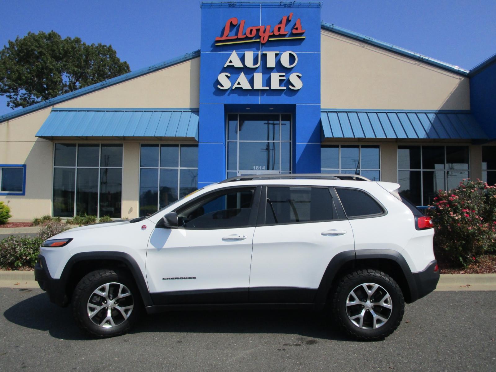 2018 Jeep Cherokee Trailhawk 4WD (1C4PJMBX3JD) with an 3.2L V6 DOHC 24V engine, 9A transmission, located at 1814 Albert Pike Road, Hot Springs, AR, 71913, (501) 623-1717, 34.494228, -93.094070 - Photo #0