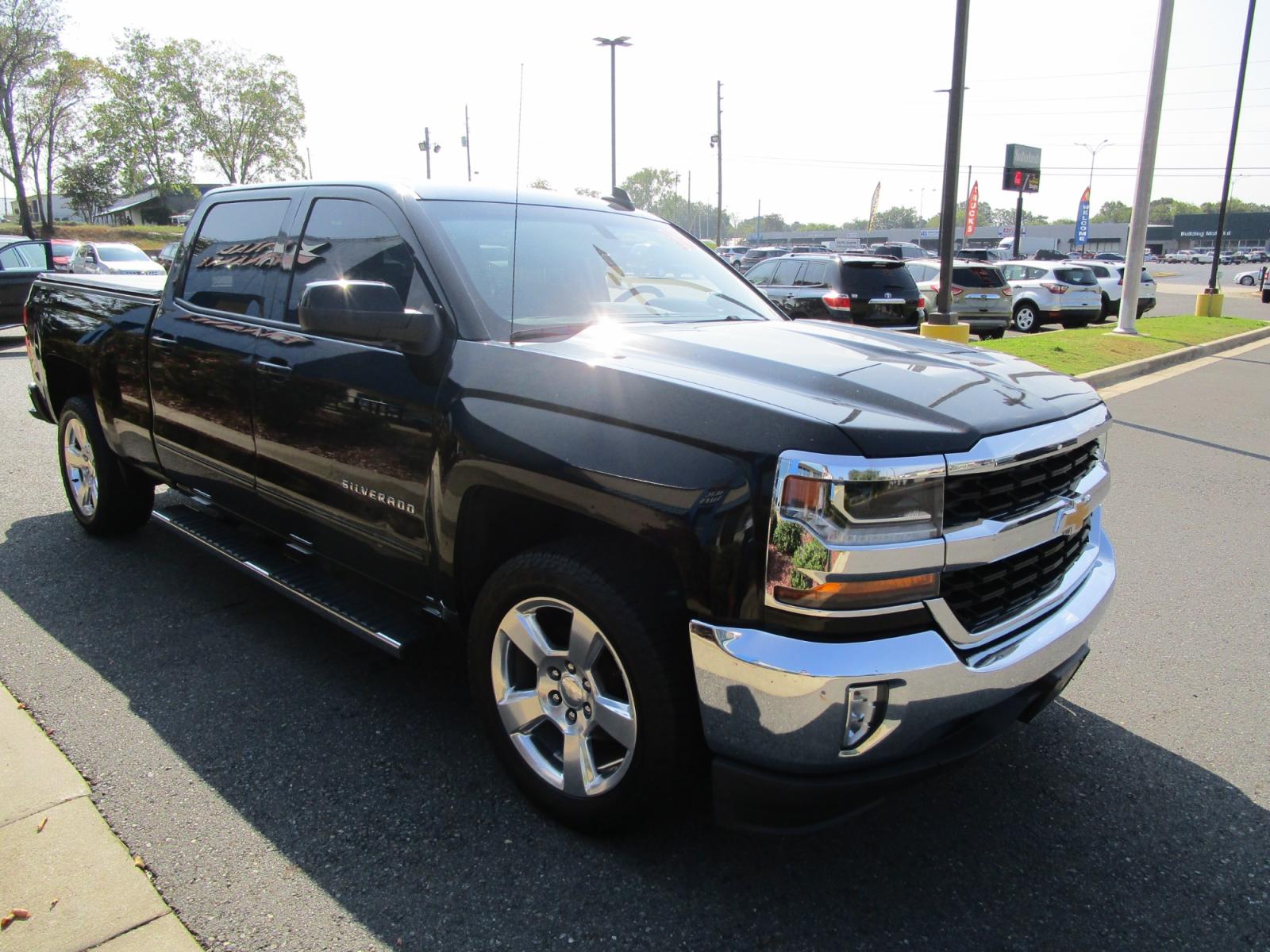 2016 BLACK /Black / Cloth Chevrolet Silverado 1500 LT Crew Cab 2WD (3GCPCREC5GG) with an 5.3L V8 OHV 16V engine, 6A transmission, located at 1814 Albert Pike Road, Hot Springs, AR, 71913, (501) 623-1717, 34.494228, -93.094070 - Photo #3