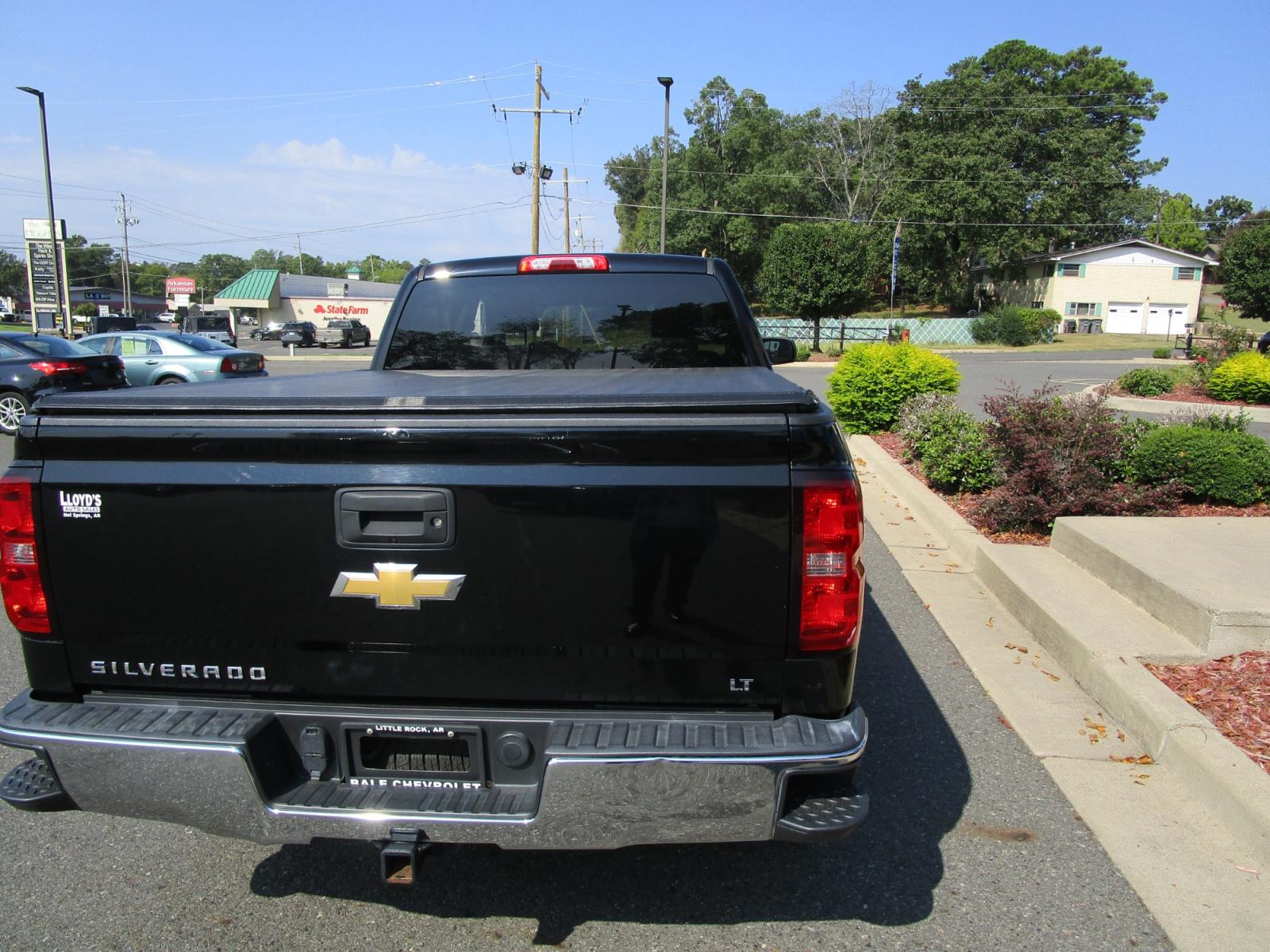 2016 BLACK /Black / Cloth Chevrolet Silverado 1500 LT Crew Cab 2WD (3GCPCREC5GG) with an 5.3L V8 OHV 16V engine, 6A transmission, located at 1814 Albert Pike Road, Hot Springs, AR, 71913, (501) 623-1717, 34.494228, -93.094070 - Photo #4