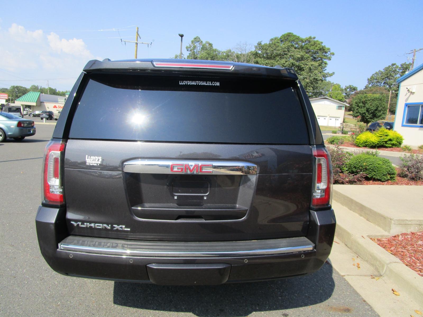 2017 BLACK /Gray / Leather GMC Yukon XL Denali 2WD (1GKS1HKJ8HR) with an 6.2L V8 OHV 16V engine, 6A transmission, located at 1814 Albert Pike Road, Hot Springs, AR, 71913, (501) 623-1717, 34.494228, -93.094070 - Photo #3