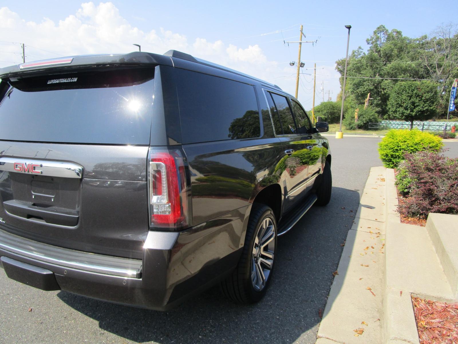 2017 BLACK /Gray / Leather GMC Yukon XL Denali 2WD (1GKS1HKJ8HR) with an 6.2L V8 OHV 16V engine, 6A transmission, located at 1814 Albert Pike Road, Hot Springs, AR, 71913, (501) 623-1717, 34.494228, -93.094070 - Photo #5