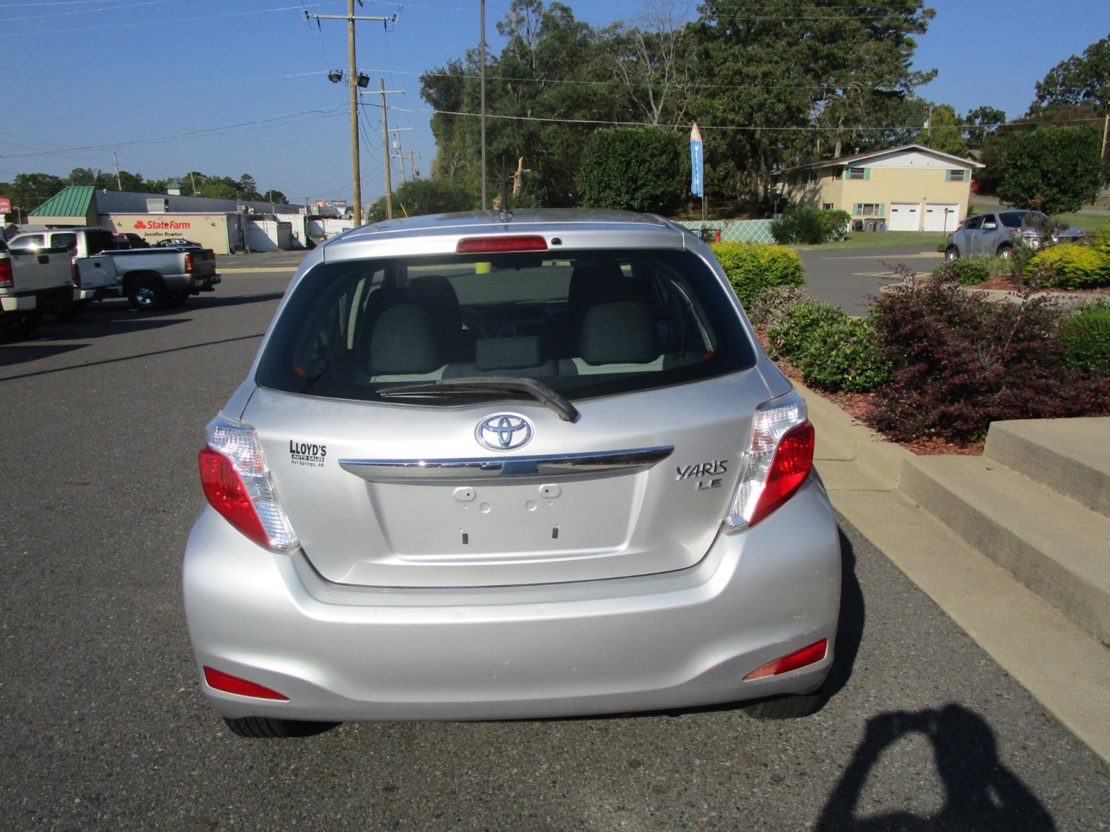 2014 SILVER Toyota Yaris LE 5-Door AT (JTDKTUD30ED) with an 1.5L L4 DOHC 16V engine, 4-Speed Automatic transmission, located at 1814 Albert Pike Road, Hot Springs, AR, 71913, (501) 623-1717, 34.494228, -93.094070 - Photo #3