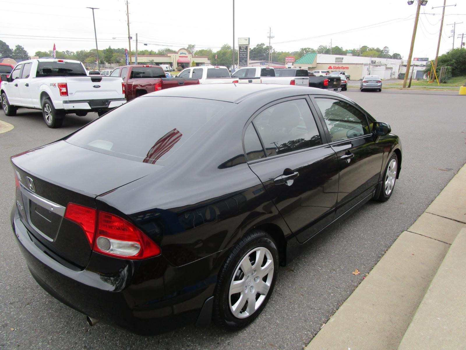2009 BLACK Honda Civic LX Sedan 5-Speed AT (19XFA16509E) with an 1.8L L4 SOHC 16V engine, 5-Speed Automatic Overdrive transmission, located at 1814 Albert Pike Road, Hot Springs, AR, 71913, (501) 623-1717, 34.494228, -93.094070 - Photo #5