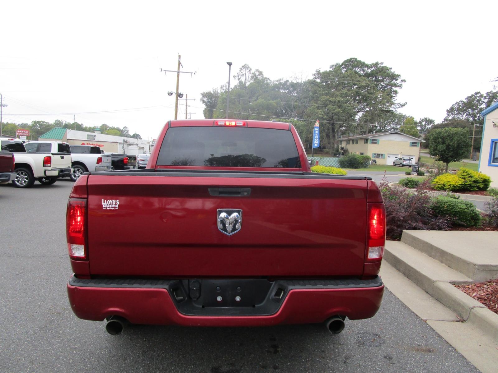 2012 Dodge Ram 1500 ST Crew Cab 2WD (1C6RD6KT9CS) with an 5.7L V8 OHV 16V engine, 6-Speed Automatic transmission, located at 1814 Albert Pike Road, Hot Springs, AR, 71913, (501) 623-1717, 34.494228, -93.094070 - Photo #4
