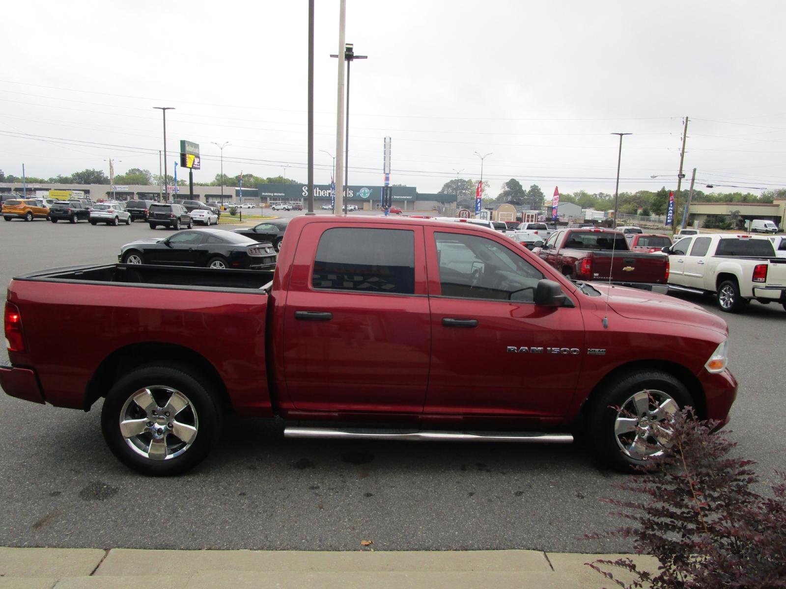 2012 Dodge Ram 1500 ST Crew Cab 2WD (1C6RD6KT9CS) with an 5.7L V8 OHV 16V engine, 6-Speed Automatic transmission, located at 1814 Albert Pike Road, Hot Springs, AR, 71913, (501) 623-1717, 34.494228, -93.094070 - Photo #5