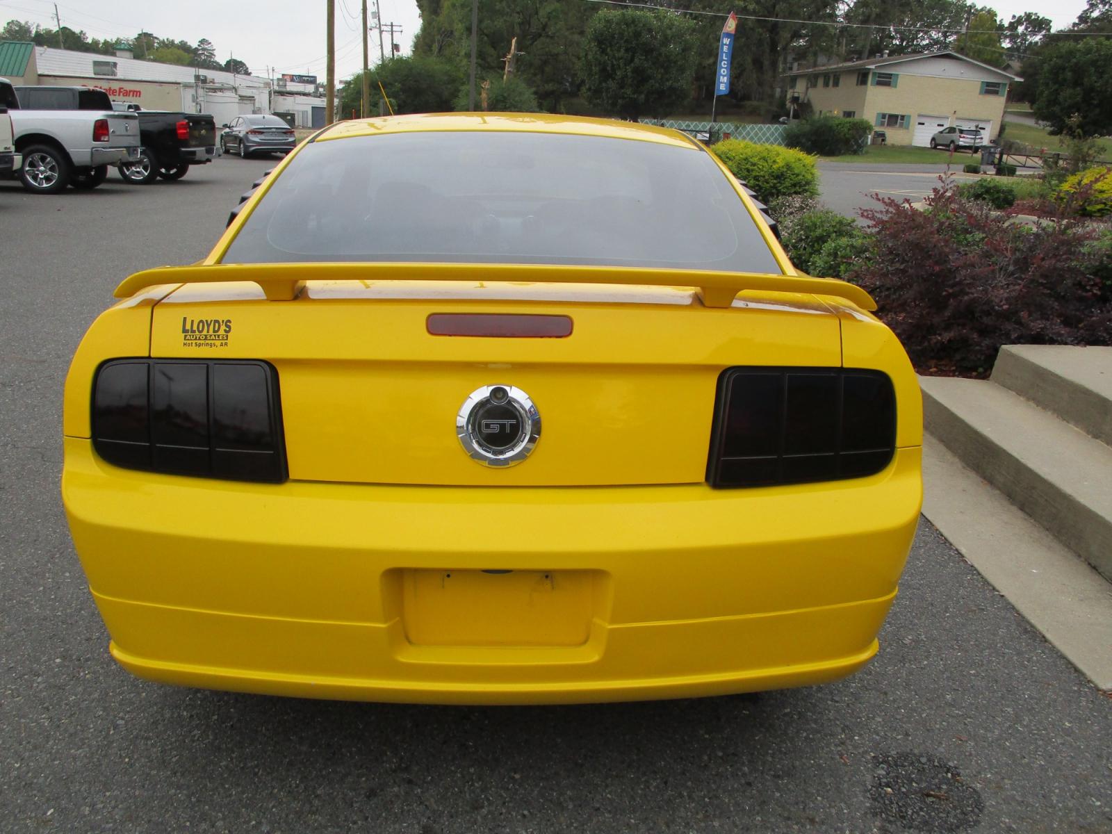 2006 Ford Mustang GT Deluxe Coupe (1ZVFT82HX65) with an 4.6L V8 SOHC 24V engine, located at 1814 Albert Pike Road, Hot Springs, AR, 71913, (501) 623-1717, 34.494228, -93.094070 - Photo #4