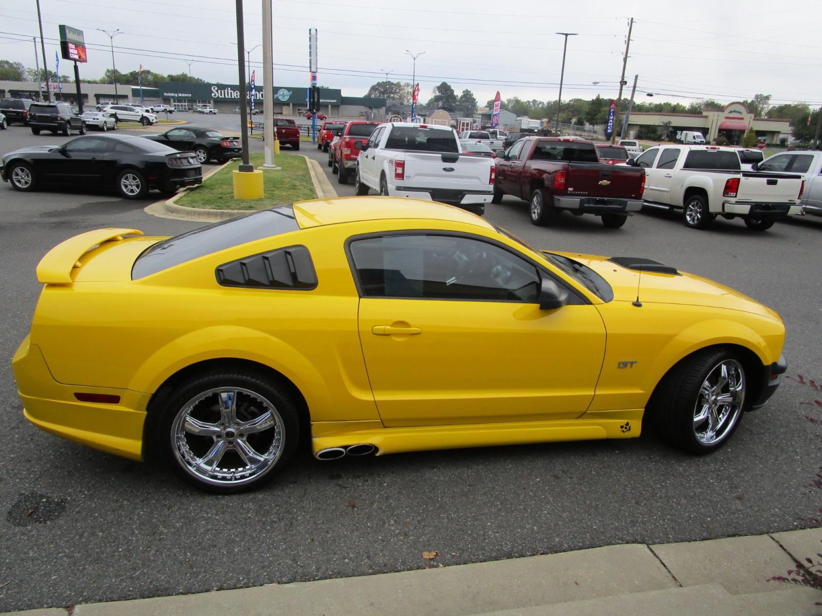 2006 Ford Mustang GT Deluxe Coupe (1ZVFT82HX65) with an 4.6L V8 SOHC 24V engine, located at 1814 Albert Pike Road, Hot Springs, AR, 71913, (501) 623-1717, 34.494228, -93.094070 - Photo #5