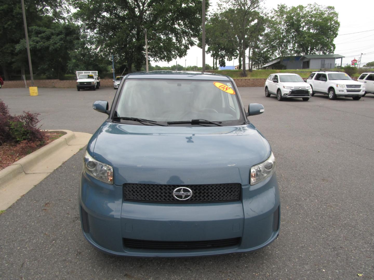 2008 Green /Black/Cloth Scion xB XB (JTLKE50E581) with an 2.4L L4 DOHC 16V engine, 4-Speed Automatic Overdrive transmission, located at 1814 Albert Pike Road, Hot Springs, AR, 71913, (501) 623-1717, 34.494228, -93.094070 - 2008 Scion XB 4 door Wagon. 2.4L I4 F DOHC 16V 4 Speed Automatic. Front wheel drive - Photo#2