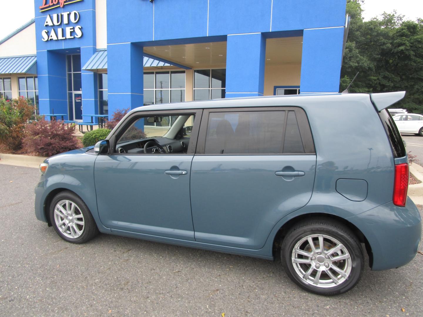 2008 Green /Black/Cloth Scion xB XB (JTLKE50E581) with an 2.4L L4 DOHC 16V engine, 4-Speed Automatic Overdrive transmission, located at 1814 Albert Pike Road, Hot Springs, AR, 71913, (501) 623-1717, 34.494228, -93.094070 - 2008 Scion XB 4 door Wagon. 2.4L I4 F DOHC 16V 4 Speed Automatic. Front wheel drive - Photo#1