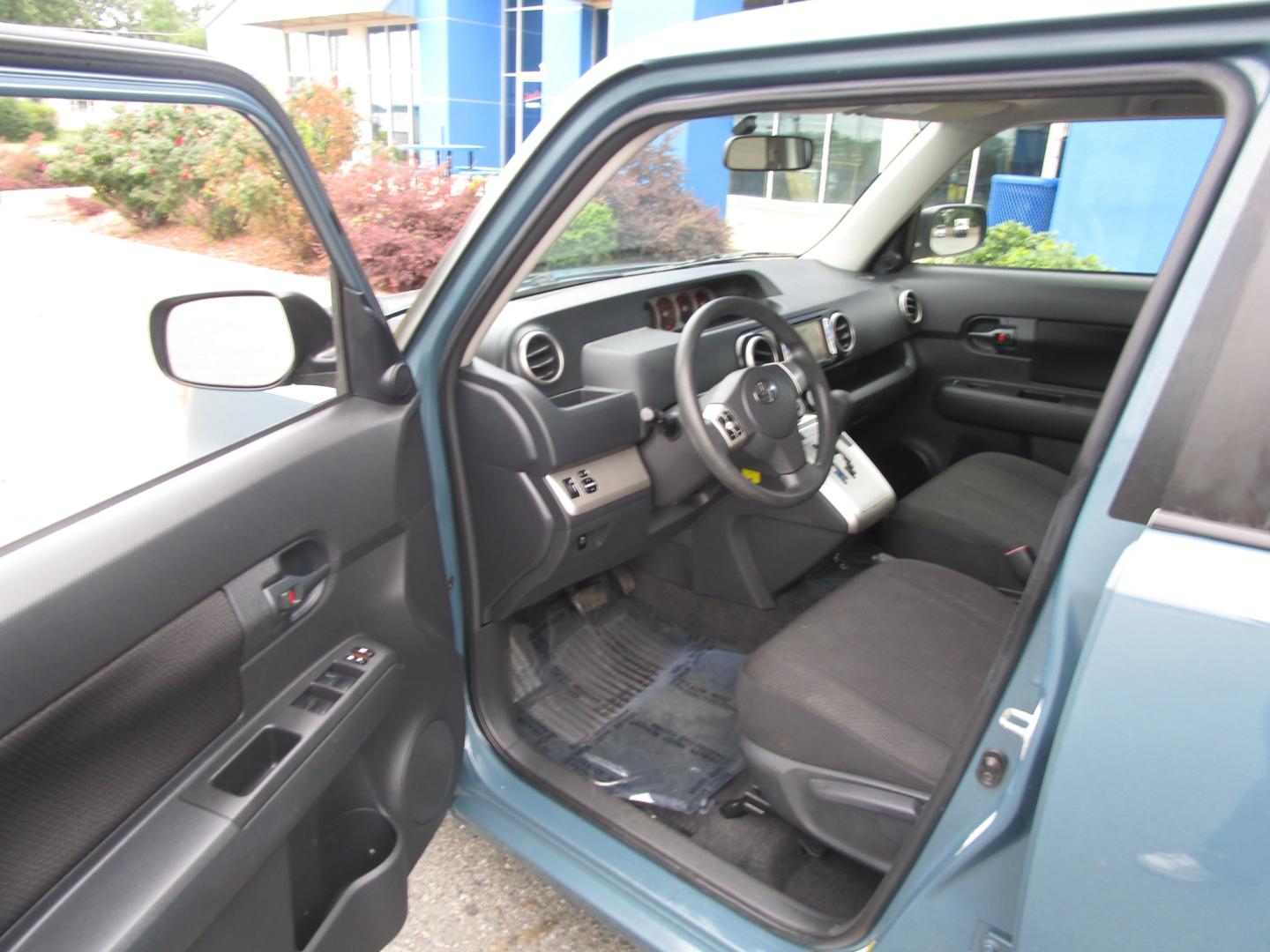 2008 Green /Black/Cloth Scion xB XB (JTLKE50E581) with an 2.4L L4 DOHC 16V engine, 4-Speed Automatic Overdrive transmission, located at 1814 Albert Pike Road, Hot Springs, AR, 71913, (501) 623-1717, 34.494228, -93.094070 - 2008 Scion XB 4 door Wagon. 2.4L I4 F DOHC 16V 4 Speed Automatic. Front wheel drive - Photo#6