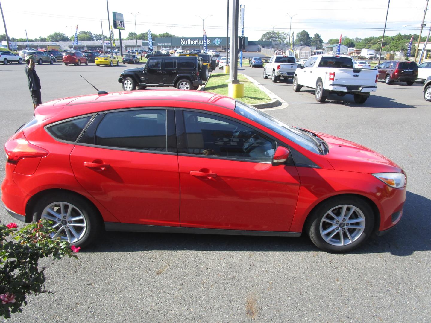 2017 RED Ford Focus SE Hatch (1FADP3K25HL) with an 2.0L L4 DOHC 16V engine, located at 1814 Albert Pike Road, Hot Springs, AR, 71913, (501) 623-1717, 34.494228, -93.094070 - Photo#3