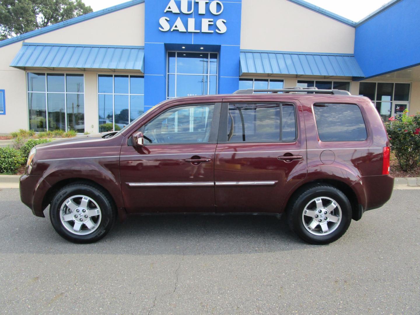 2011 MAROON Honda Pilot Touring 2WD 5-Spd AT with DVD (5FNYF3H96BB) with an 3.5L V6 SOHC 24V engine, 5-Speed Automatic transmission, located at 1814 Albert Pike Road, Hot Springs, AR, 71913, (501) 623-1717, 34.494228, -93.094070 - 2011 Honda Pilot Touring 4 Door SUV 3.5L V6 F SOHC 24V Gasoline Front Wheel Drive. 3rd Row Seating. - Photo#0