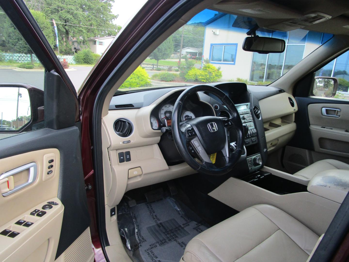 2011 MAROON Honda Pilot Touring 2WD 5-Spd AT with DVD (5FNYF3H96BB) with an 3.5L V6 SOHC 24V engine, 5-Speed Automatic transmission, located at 1814 Albert Pike Road, Hot Springs, AR, 71913, (501) 623-1717, 34.494228, -93.094070 - 2011 Honda Pilot Touring 4 Door SUV 3.5L V6 F SOHC 24V Gasoline Front Wheel Drive. 3rd Row Seating. - Photo#4