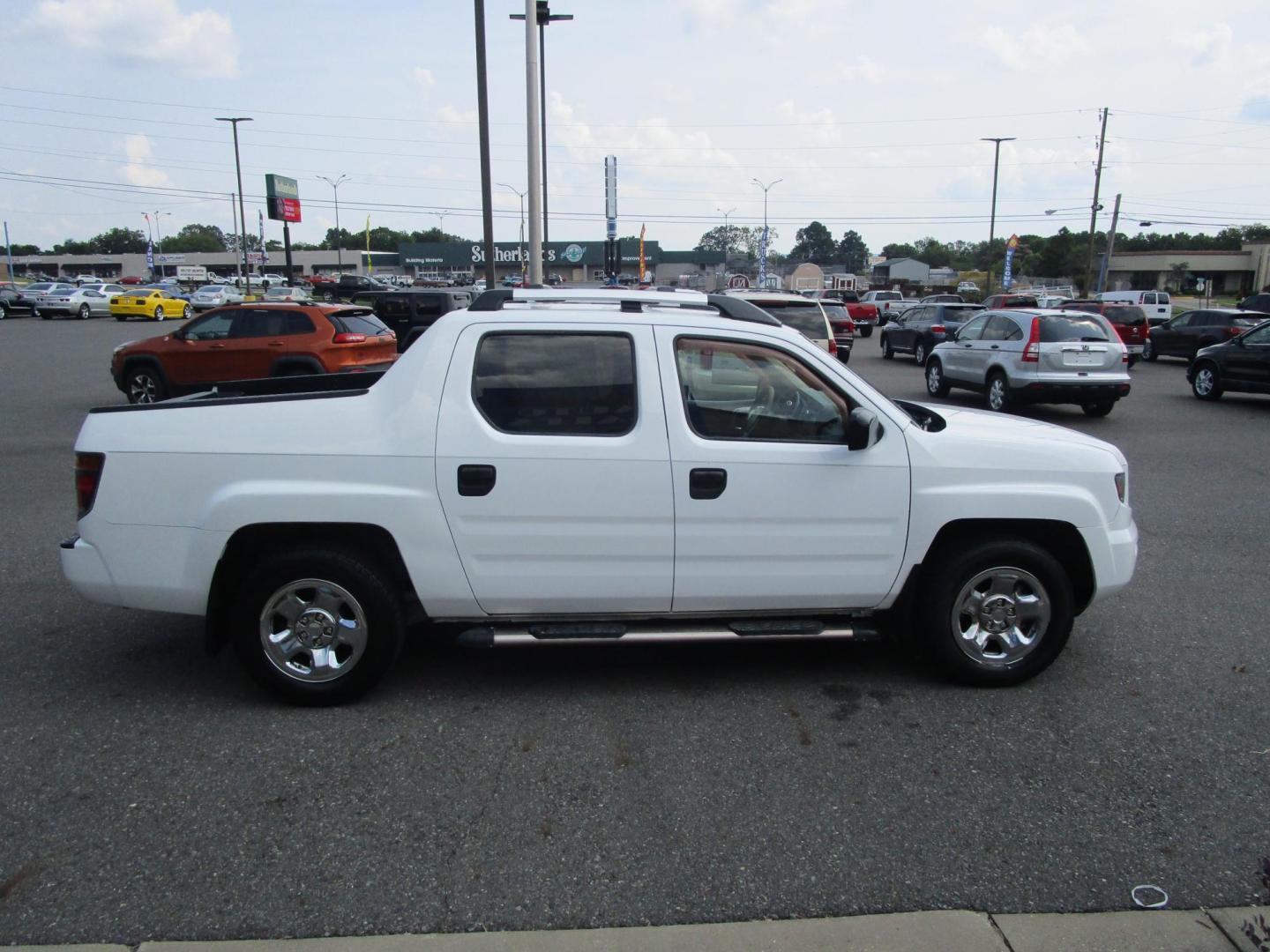 2007 WHITE Honda Ridgeline RT (2HJYK16207H) with an 3.5L V6 SOHC 24V engine, 5-Speed Automatic Overdrive transmission, located at 1814 Albert Pike Road, Hot Springs, AR, 71913, (501) 623-1717, 34.494228, -93.094070 - Photo#4