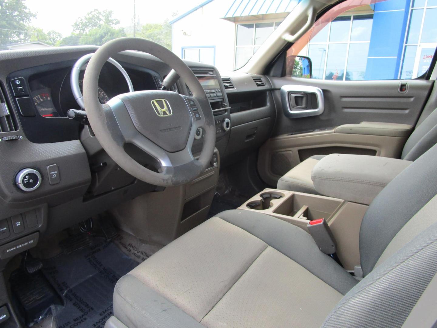 2007 WHITE Honda Ridgeline RT (2HJYK16207H) with an 3.5L V6 SOHC 24V engine, 5-Speed Automatic Overdrive transmission, located at 1814 Albert Pike Road, Hot Springs, AR, 71913, (501) 623-1717, 34.494228, -93.094070 - Photo#6