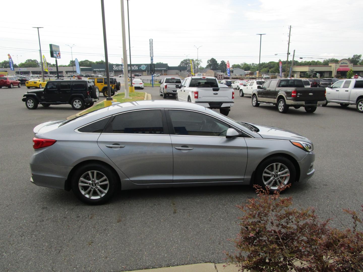 2015 SILVER Hyundai Sonata ECO (5NPE24AF4FH) with an 1.6L L4 DOHC 16V engine, 7-Speed Automatic transmission, located at 1814 Albert Pike Road, Hot Springs, AR, 71913, (501) 623-1717, 34.494228, -93.094070 - Photo#3