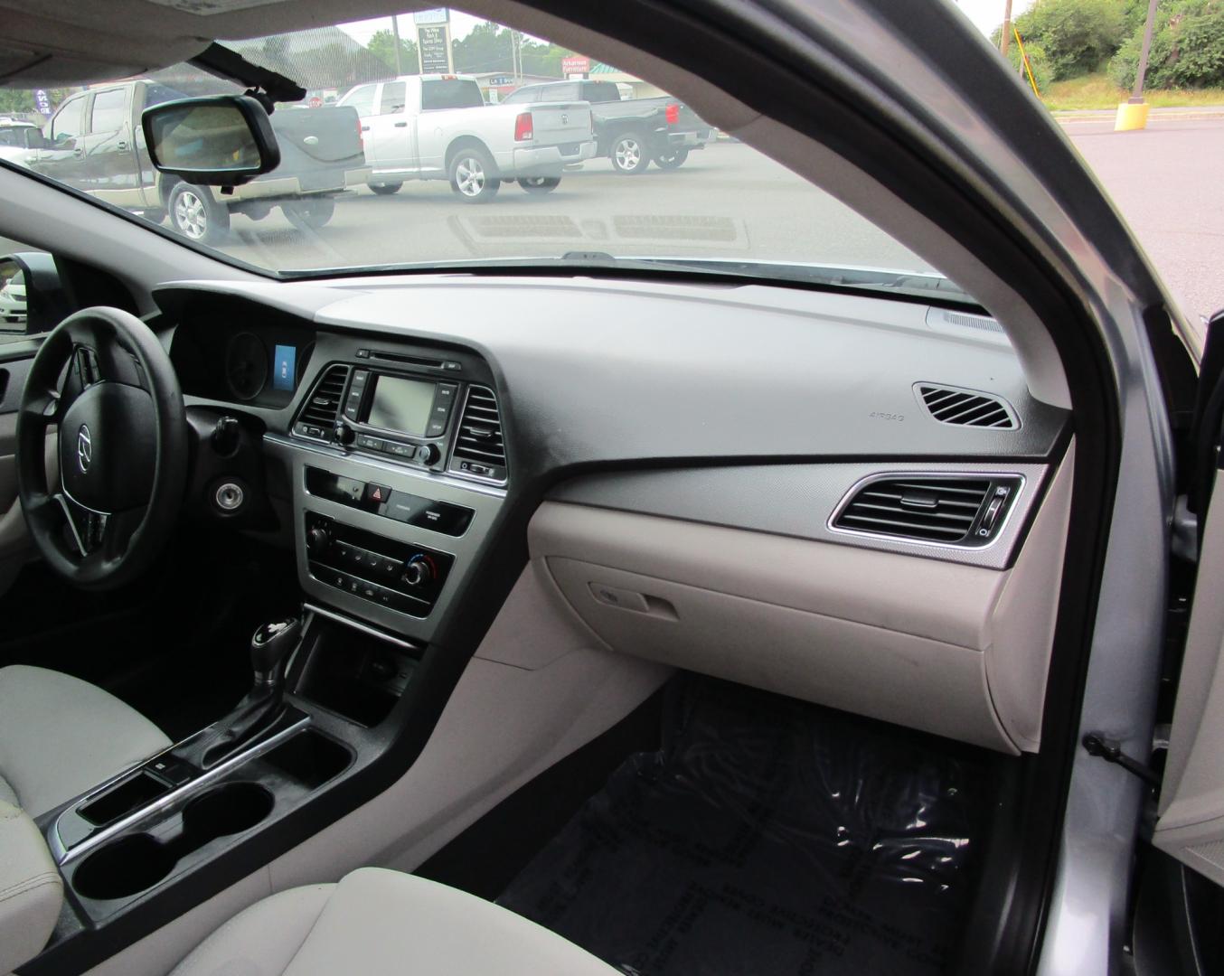 2015 SILVER Hyundai Sonata ECO (5NPE24AF4FH) with an 1.6L L4 DOHC 16V engine, 7-Speed Automatic transmission, located at 1814 Albert Pike Road, Hot Springs, AR, 71913, (501) 623-1717, 34.494228, -93.094070 - Photo#4