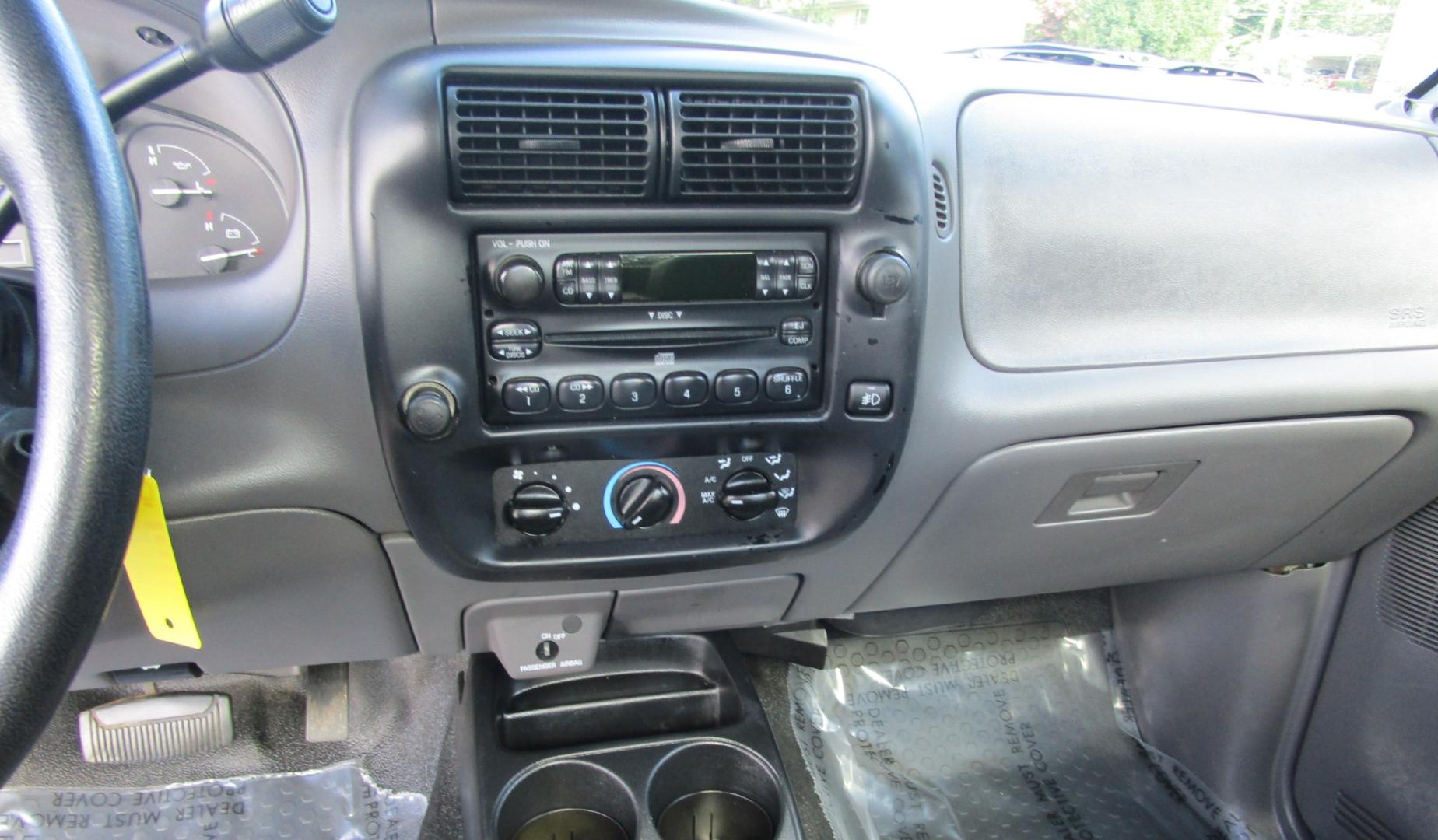 2003 WHITE Ford Ranger Edge Short Bed 2WD (1FTYR10U53P) with an 3.0L V6 OHV 12V engine, 5 SPEED AUTOMATIC transmission, located at 1814 Albert Pike Road, Hot Springs, AR, 71913, (501) 623-1717, 34.494228, -93.094070 - 2003 Ford Ranger Pickup 3.0L V6 F OHV Gasoline Rear Wheel Drive - Photo#4