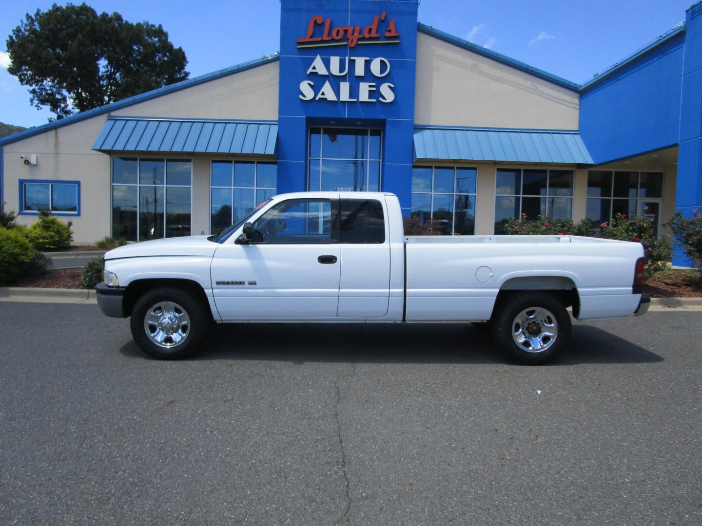 1999 WHITE /Gray / Cloth Dodge Ram 2500 Quad Cab Long Bed 2WD (1B7KC23Z8XJ) with an 5.9L V8 OHV 16V engine, located at 1814 Albert Pike Road, Hot Springs, AR, 71913, (501) 623-1717, 34.494228, -93.094070 - Photo#0