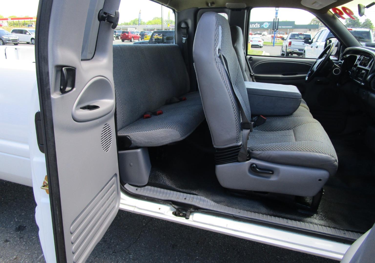 1999 WHITE /Gray / Cloth Dodge Ram 2500 Quad Cab Long Bed 2WD (1B7KC23Z8XJ) with an 5.9L V8 OHV 16V engine, located at 1814 Albert Pike Road, Hot Springs, AR, 71913, (501) 623-1717, 34.494228, -93.094070 - Photo#6