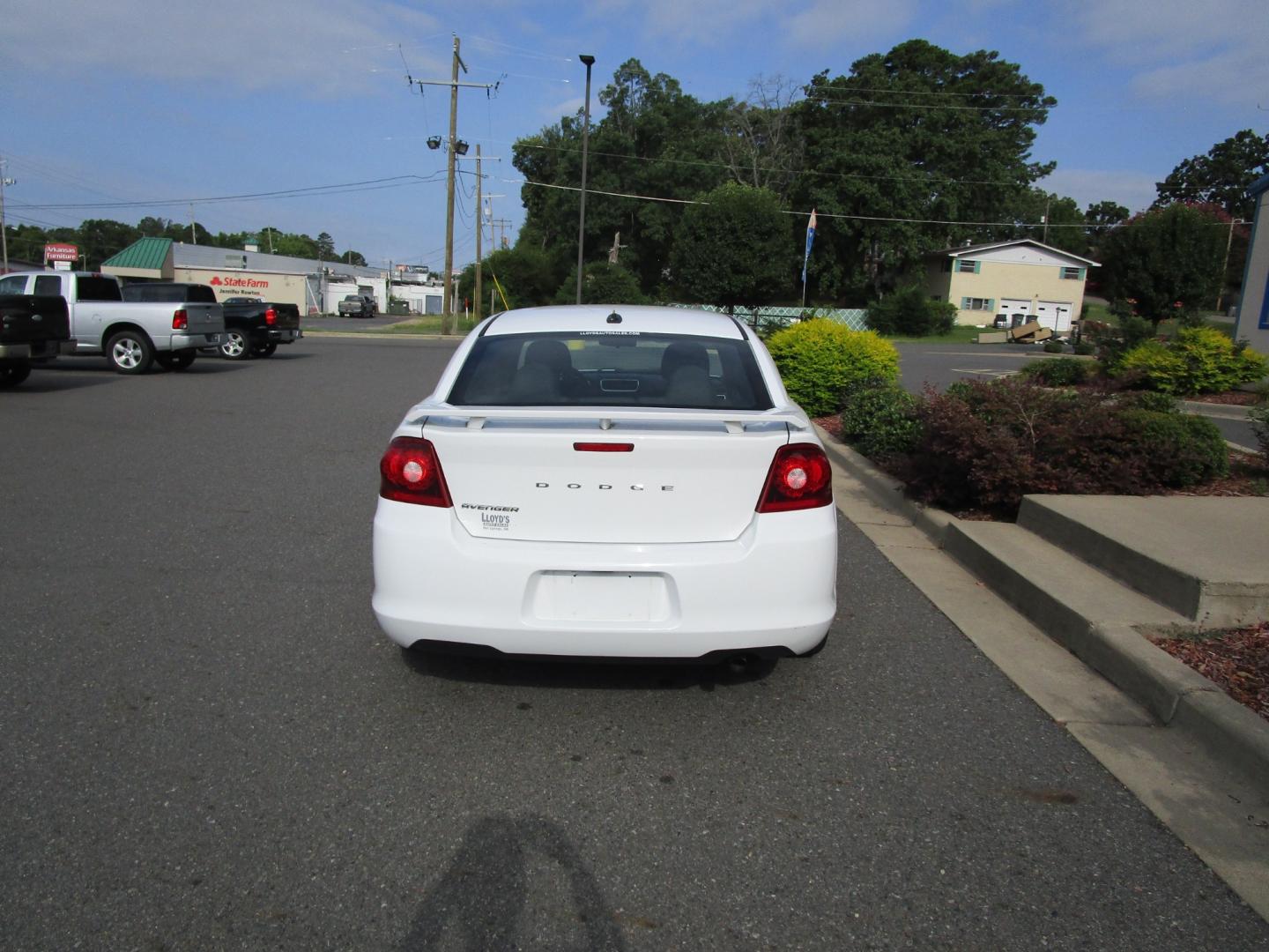 2014 WHITE /Black/Cloth Dodge Avenger SE (1C3CDZABXEN) with an 2.4L L4 DOHC 16V engine, 4-Speed Automatic transmission, located at 1814 Albert Pike Road, Hot Springs, AR, 71913, (501) 623-1717, 34.494228, -93.094070 - One owner 2014 Dodge Avenger is in excellent condition and ready to be driven off the lot. It has a 2.4L 14 F DOHC 16V 4 speed Automatic Transmission. It is Front Wheel Drive. And great on gas mileage. - Photo#3