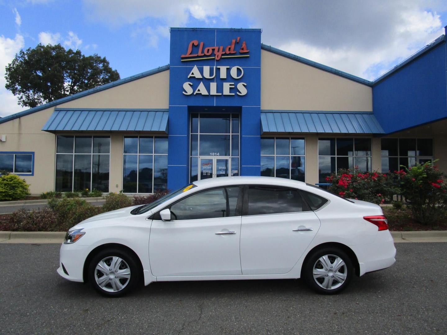 2019 WHITE /BLACK Nissan Sentra S CVT (3N1AB7AP3KY) with an 1.8L L4 SFI DOHC 16V engine, CVT transmission, located at 1814 Albert Pike Road, Hot Springs, AR, 71913, (501) 623-1717, 34.494228, -93.094070 - Mechanical & Performance Features: 1.8L DOHC 4-cylinder Engine. 6 Speed Manual transmission. Eco mode. Front and rear stabilizer bars. power-assisted vented front disc / rear drum brakes. Safety & Security Features: Lower anchors & tethers for children (Latch). Anti-lock braking system. Traction - Photo#0