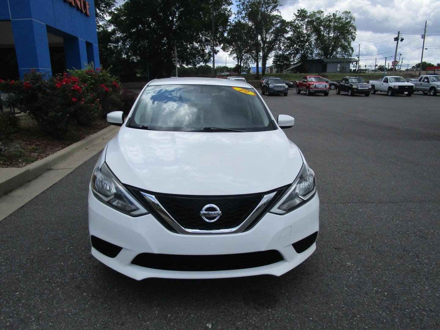 2019 WHITE /BLACK Nissan Sentra S CVT (3N1AB7AP3KY) with an 1.8L L4 SFI DOHC 16V engine, CVT transmission, located at 1814 Albert Pike Road, Hot Springs, AR, 71913, (501) 623-1717, 34.494228, -93.094070 - Mechanical & Performance Features: 1.8L DOHC 4-cylinder Engine. 6 Speed Manual transmission. Eco mode. Front and rear stabilizer bars. power-assisted vented front disc / rear drum brakes. Safety & Security Features: Lower anchors & tethers for children (Latch). Anti-lock braking system. Traction - Photo#4