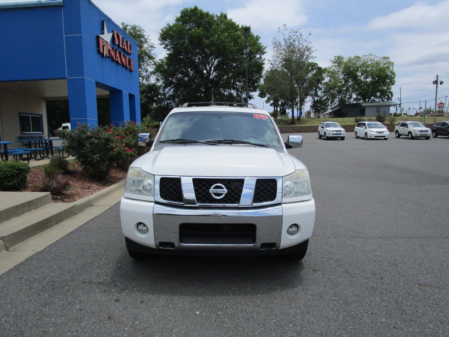 2007 WHITE Nissan Armada LE 4WD (5N1BA08C57N) with an 5.6L V8 DOHC 32V FFV engine, 5-Speed Automatic Overdrive transmission, located at 1814 Albert Pike Road, Hot Springs, AR, 71913, (501) 623-1717, 34.494228, -93.094070 - Photo#1