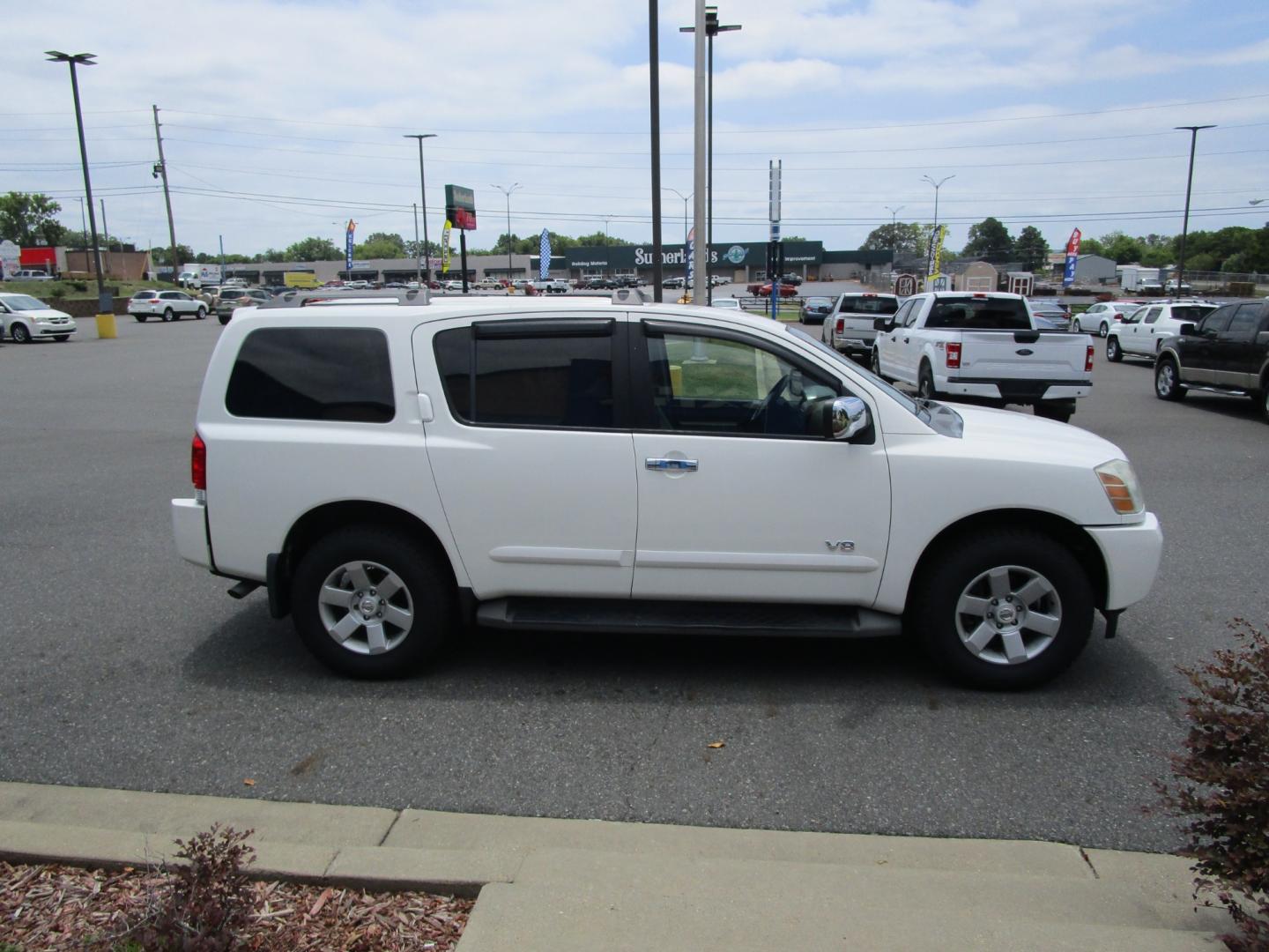 2007 WHITE Nissan Armada LE 4WD (5N1BA08C57N) with an 5.6L V8 DOHC 32V FFV engine, 5-Speed Automatic Overdrive transmission, located at 1814 Albert Pike Road, Hot Springs, AR, 71913, (501) 623-1717, 34.494228, -93.094070 - Photo#2
