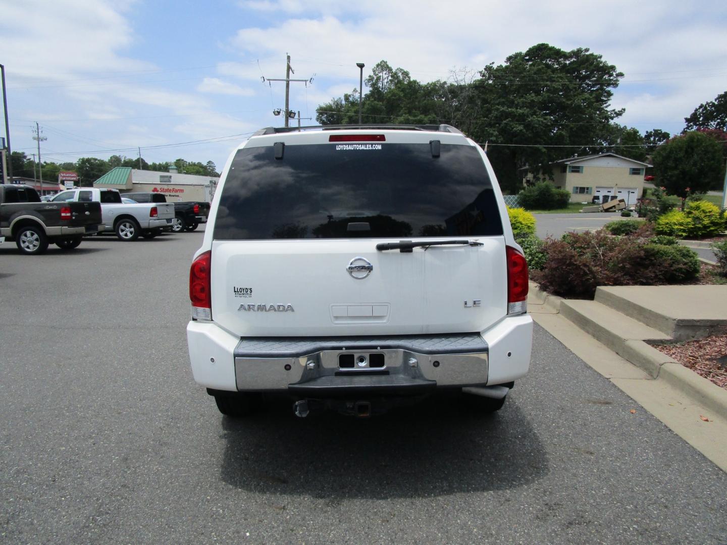 2007 WHITE Nissan Armada LE 4WD (5N1BA08C57N) with an 5.6L V8 DOHC 32V FFV engine, 5-Speed Automatic Overdrive transmission, located at 1814 Albert Pike Road, Hot Springs, AR, 71913, (501) 623-1717, 34.494228, -93.094070 - Photo#3