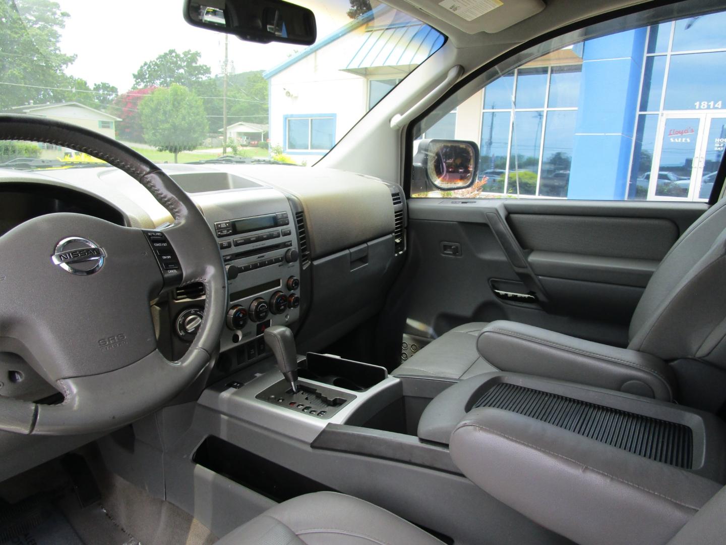 2007 WHITE Nissan Armada LE 4WD (5N1BA08C57N) with an 5.6L V8 DOHC 32V FFV engine, 5-Speed Automatic Overdrive transmission, located at 1814 Albert Pike Road, Hot Springs, AR, 71913, (501) 623-1717, 34.494228, -93.094070 - Photo#5