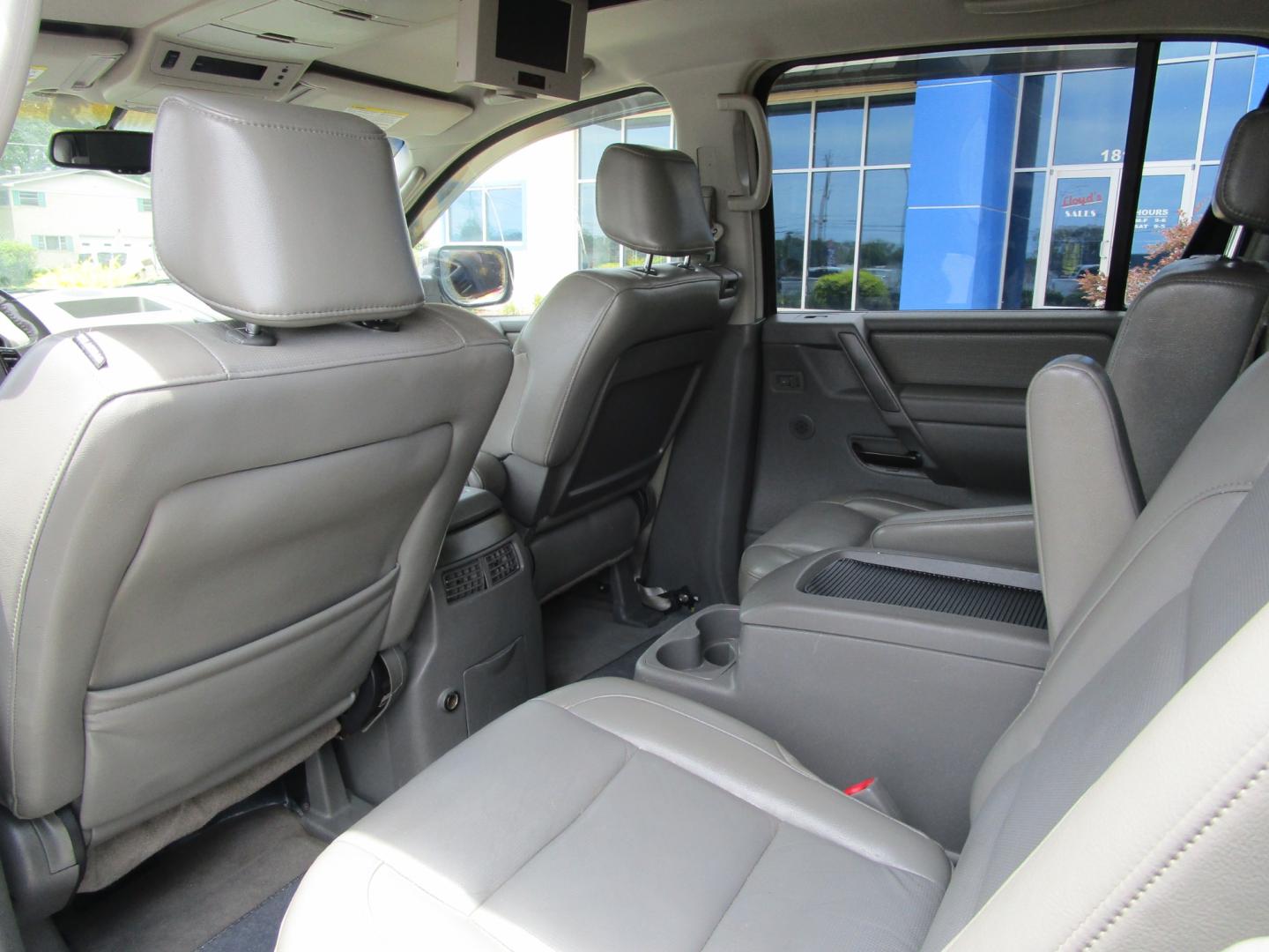 2007 WHITE Nissan Armada LE 4WD (5N1BA08C57N) with an 5.6L V8 DOHC 32V FFV engine, 5-Speed Automatic Overdrive transmission, located at 1814 Albert Pike Road, Hot Springs, AR, 71913, (501) 623-1717, 34.494228, -93.094070 - Photo#6