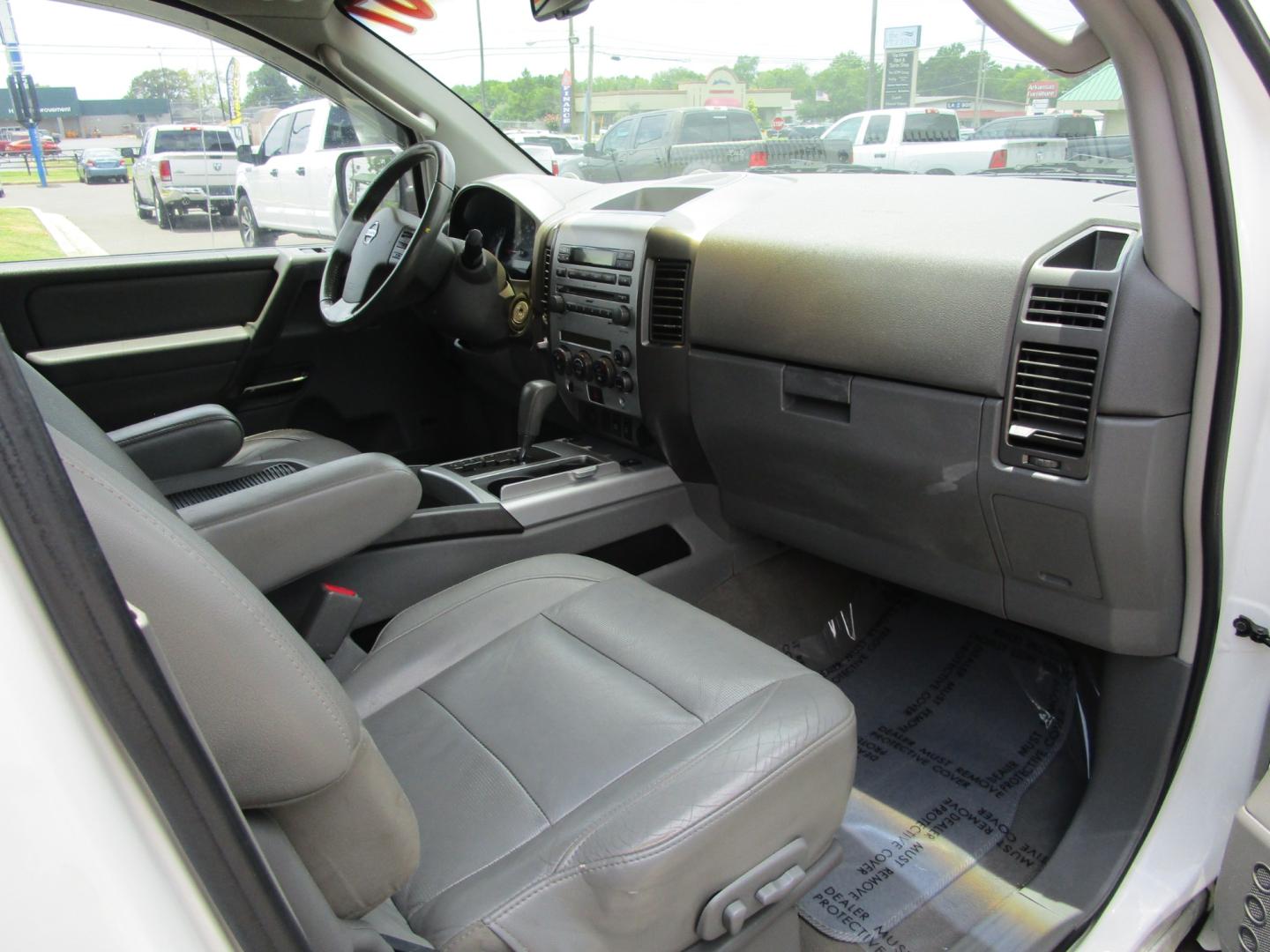 2007 WHITE Nissan Armada LE 4WD (5N1BA08C57N) with an 5.6L V8 DOHC 32V FFV engine, 5-Speed Automatic Overdrive transmission, located at 1814 Albert Pike Road, Hot Springs, AR, 71913, (501) 623-1717, 34.494228, -93.094070 - Photo#8