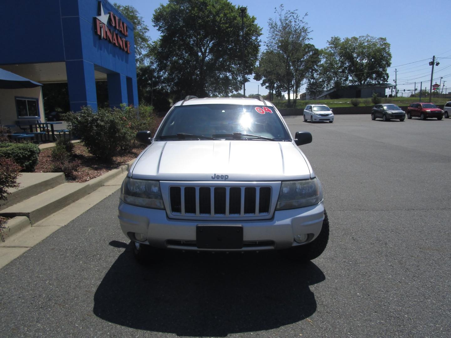 2004 SILVER /Black/Cloth Jeep Grand Cherokee Columbia Edition 4WD (1J4GW48SX4C) with an 4.0L L6 OHV 12V engine, located at 1814 Albert Pike Road, Hot Springs, AR, 71913, (501) 623-1717, 34.494228, -93.094070 - Photo#1