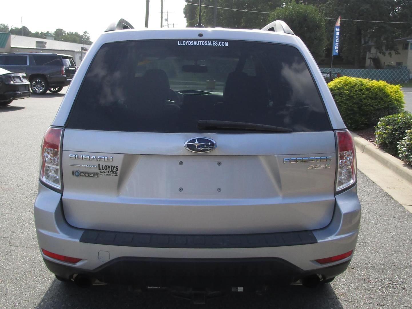 2013 SILVER /Black / Leather Subaru Forester 2.5X Limited (JF2SHAEC7DH) with an 2.5L H4 SOHC 16V engine, Continuously Variable Transmission transmission, located at 1814 Albert Pike Road, Hot Springs, AR, 71913, (501) 623-1717, 34.494228, -93.094070 - 2013 Subaru Forester 2.5X Limited. 4 Door SUV 2.5L H4 F SOHC 16V Gasoline All Wheel Drive - Photo#5
