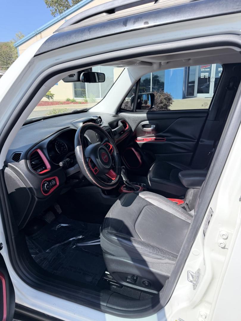 2015 WHITE /Black / Leather Jeep Renegade (ZACCJBCTXFP) , located at 1814 Albert Pike Road, Hot Springs, AR, 71913, (501) 623-1717, 34.494228, -93.094070- Photo#3