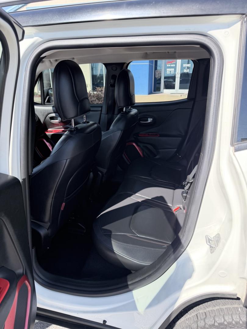 2015 WHITE /Black / Leather Jeep Renegade (ZACCJBCTXFP) , located at 1814 Albert Pike Road, Hot Springs, AR, 71913, (501) 623-1717, 34.494228, -93.094070- Photo#5