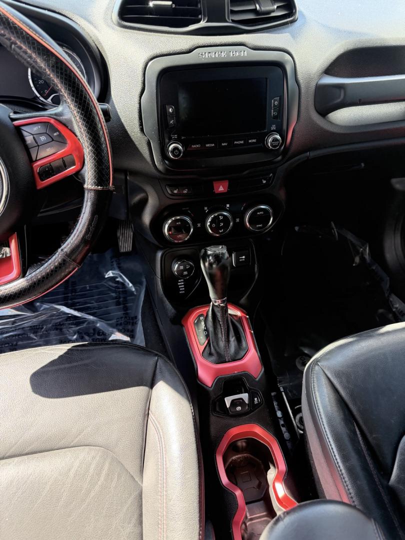 2015 WHITE /Black / Leather Jeep Renegade (ZACCJBCTXFP) , located at 1814 Albert Pike Road, Hot Springs, AR, 71913, (501) 623-1717, 34.494228, -93.094070- Photo#4
