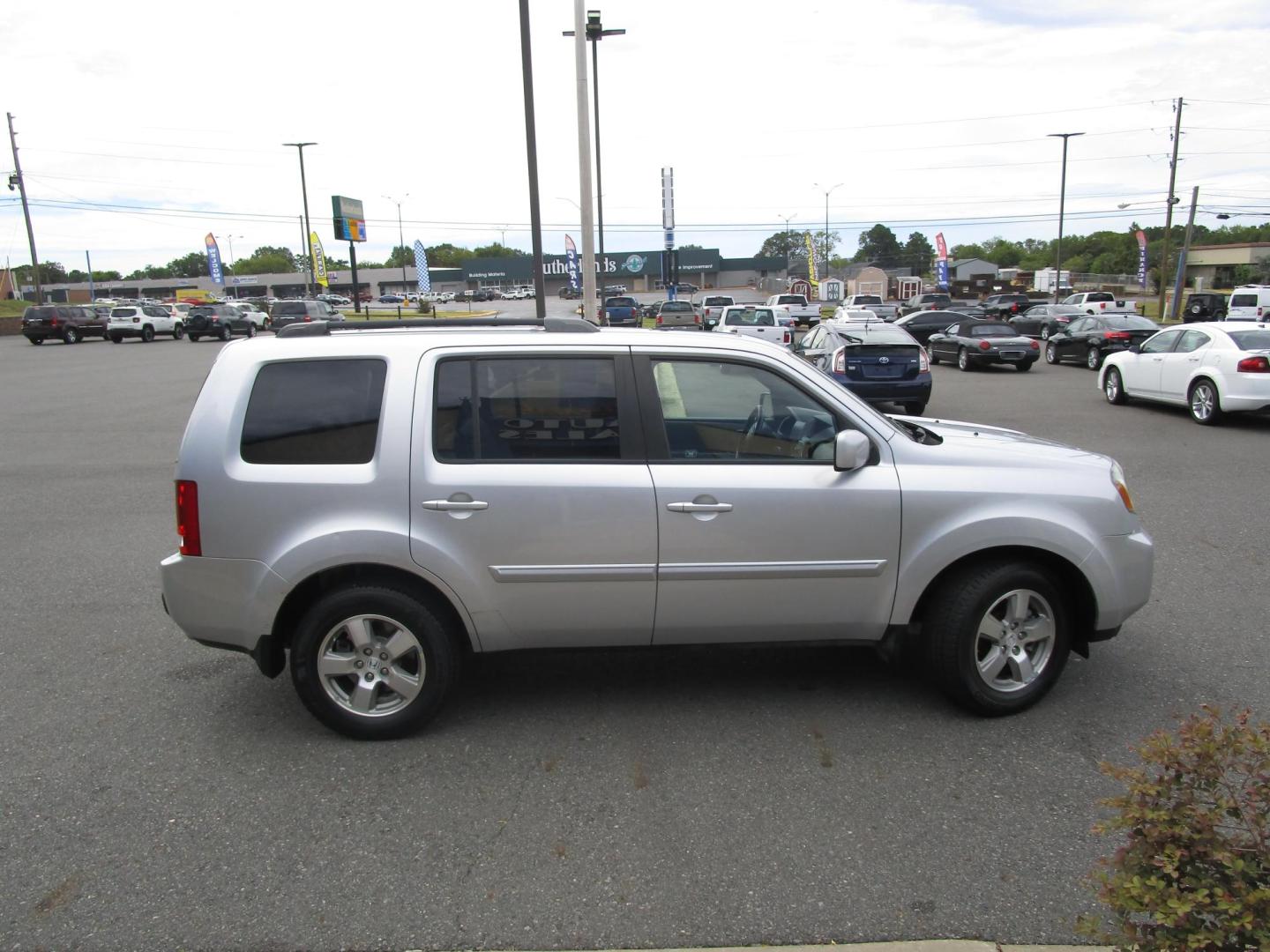 2011 SILVER /GRAY LEATHER Honda Pilot EX-L 4WD 5-Spd AT (5FNYF4H53BB) with an 3.5L V6 SOHC 24V engine, 5-Speed Automatic transmission, located at 1814 Albert Pike Road, Hot Springs, AR, 71913, (501) 623-1717, 34.494228, -93.094070 - 2011 Honda Pilot EXL 4 Door SUV. 3.5L V6 F SOHC 24V Gasoline All Wheel Drive - Photo#2
