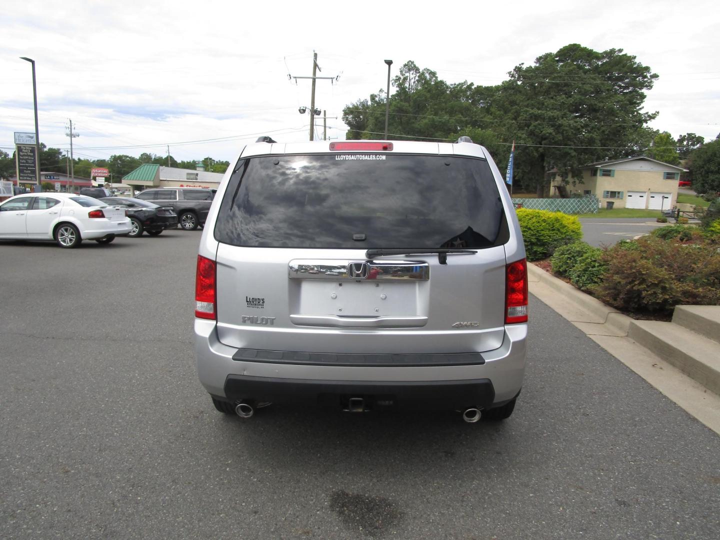 2011 SILVER /GRAY LEATHER Honda Pilot EX-L 4WD 5-Spd AT (5FNYF4H53BB) with an 3.5L V6 SOHC 24V engine, 5-Speed Automatic transmission, located at 1814 Albert Pike Road, Hot Springs, AR, 71913, (501) 623-1717, 34.494228, -93.094070 - 2011 Honda Pilot EXL 4 Door SUV. 3.5L V6 F SOHC 24V Gasoline All Wheel Drive - Photo#3