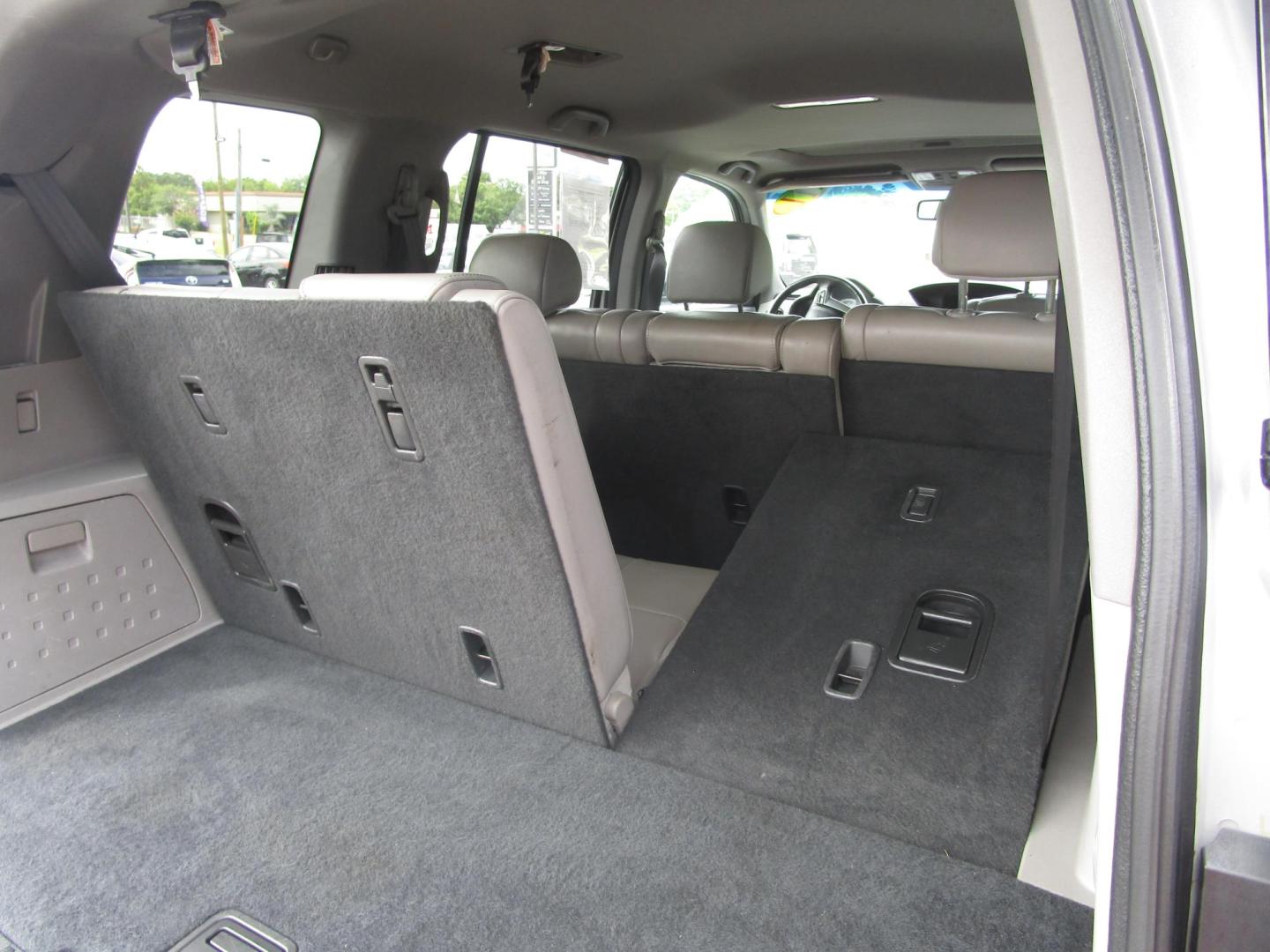 2011 SILVER /GRAY LEATHER Honda Pilot EX-L 4WD 5-Spd AT (5FNYF4H53BB) with an 3.5L V6 SOHC 24V engine, 5-Speed Automatic transmission, located at 1814 Albert Pike Road, Hot Springs, AR, 71913, (501) 623-1717, 34.494228, -93.094070 - 2011 Honda Pilot EXL 4 Door SUV. 3.5L V6 F SOHC 24V Gasoline All Wheel Drive - Photo#9