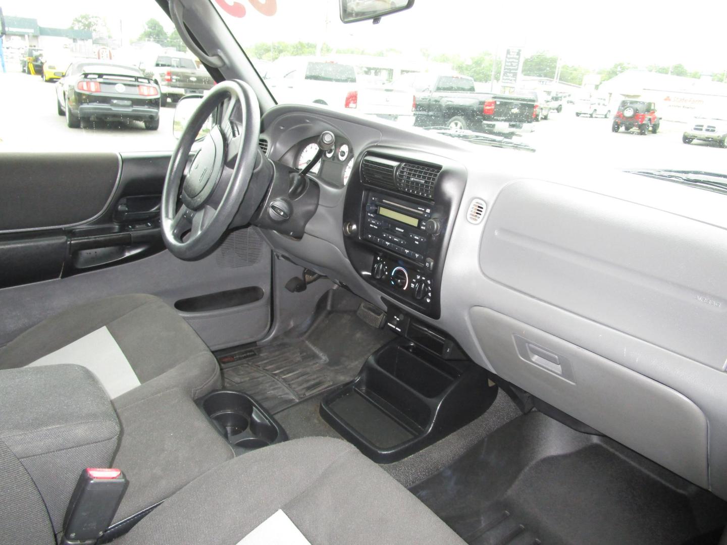 2005 BLACK /Gray / Cloth Ford Ranger Edge SuperCab 2-Door 2WD (1FTYR14U65P) with an 3.0L V6 OHV 12V engine, located at 1814 Albert Pike Road, Hot Springs, AR, 71913, (501) 623-1717, 34.494228, -93.094070 - LOW MILEAGE! 2005 Ford Ranger Edge Club Cab Pickup. 3.0L V6 F 12V Gasoline Rear Wheel Drive - Photo#6