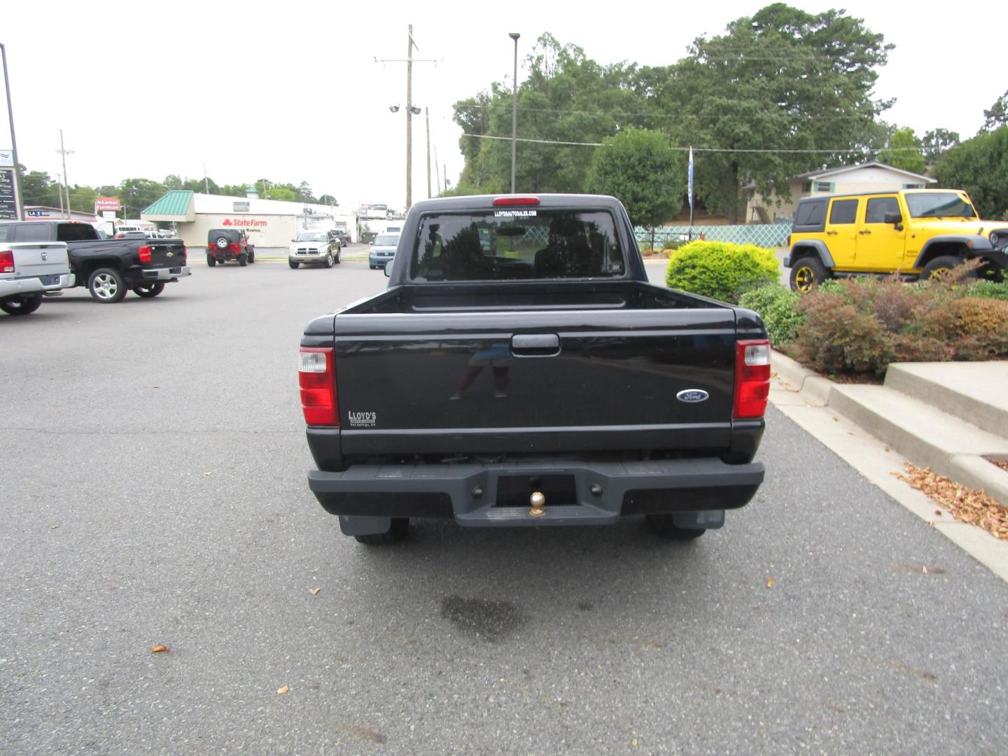 2005 BLACK /Gray / Cloth Ford Ranger Edge SuperCab 2-Door 2WD (1FTYR14U65P) with an 3.0L V6 OHV 12V engine, located at 1814 Albert Pike Road, Hot Springs, AR, 71913, (501) 623-1717, 34.494228, -93.094070 - LOW MILEAGE! 2005 Ford Ranger Edge Club Cab Pickup. 3.0L V6 F 12V Gasoline Rear Wheel Drive - Photo#3