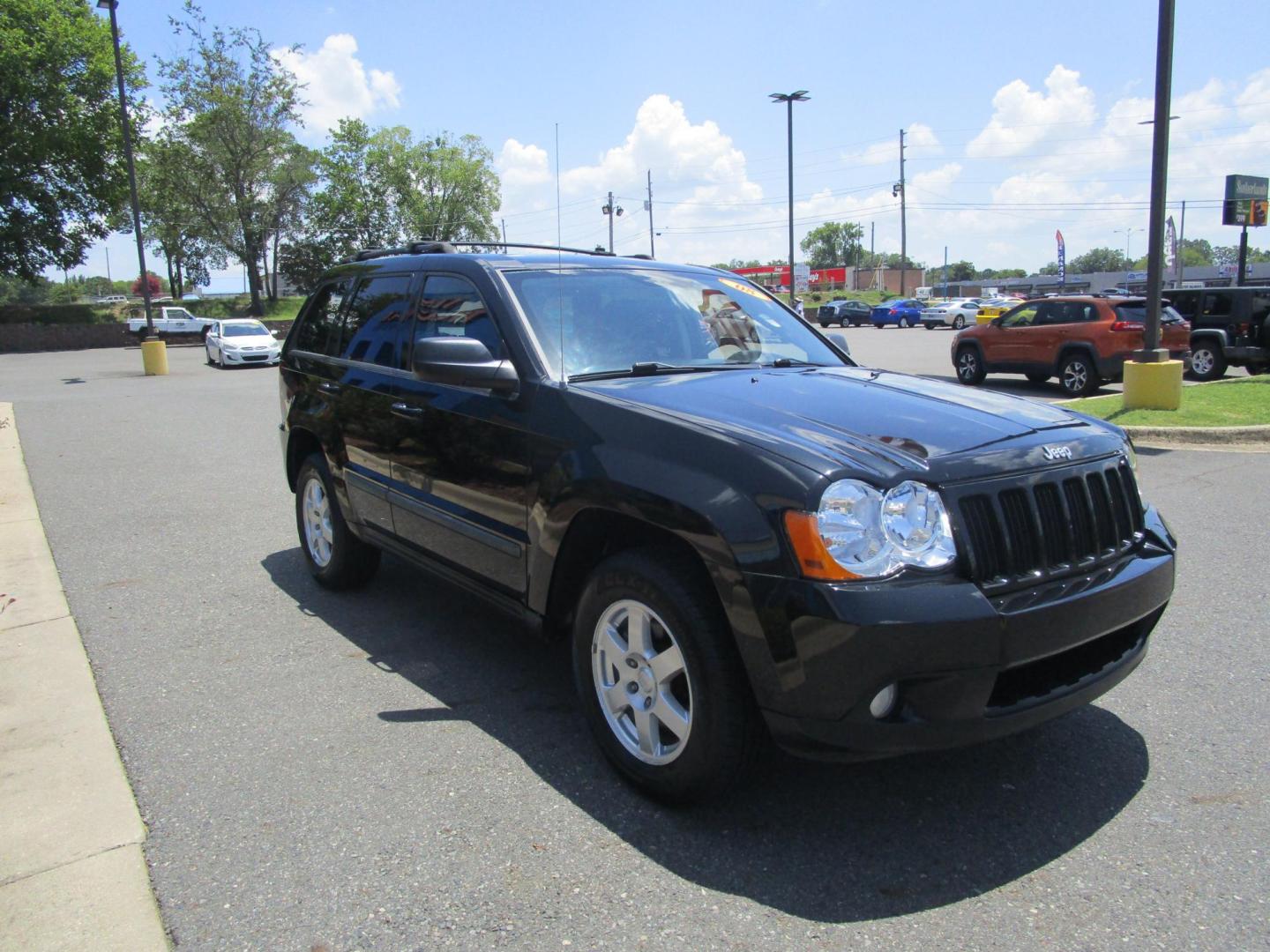 2008 BLACK Jeep Grand Cherokee Laredo 4WD (1J8HR48N18C) with an 4.7L V8 SOHC 16V engine, 5-Speed Automatic Overdrive transmission, located at 1814 Albert Pike Road, Hot Springs, AR, 71913, (501) 623-1717, 34.494228, -93.094070 - Photo#3
