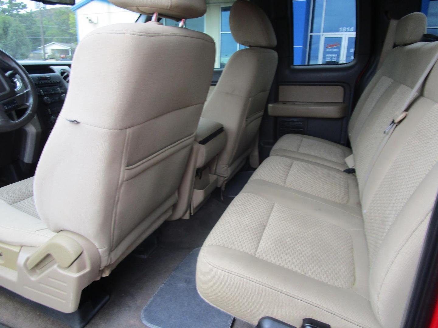 2009 RED /Tan / Cloth Ford F-150 Lariat SuperCab 5.5-ft. Bed 2WD (1FTRX12899K) , 4-Speed Automatic transmission, located at 1814 Albert Pike Road, Hot Springs, AR, 71913, (501) 623-1717, 34.494228, -93.094070 - 2009 Ford F-150 XLT 4 Door Extended Cab Pickup 4.6L V8 F SOHC 24V Gasoline Rear Wheel Drive - Photo#6