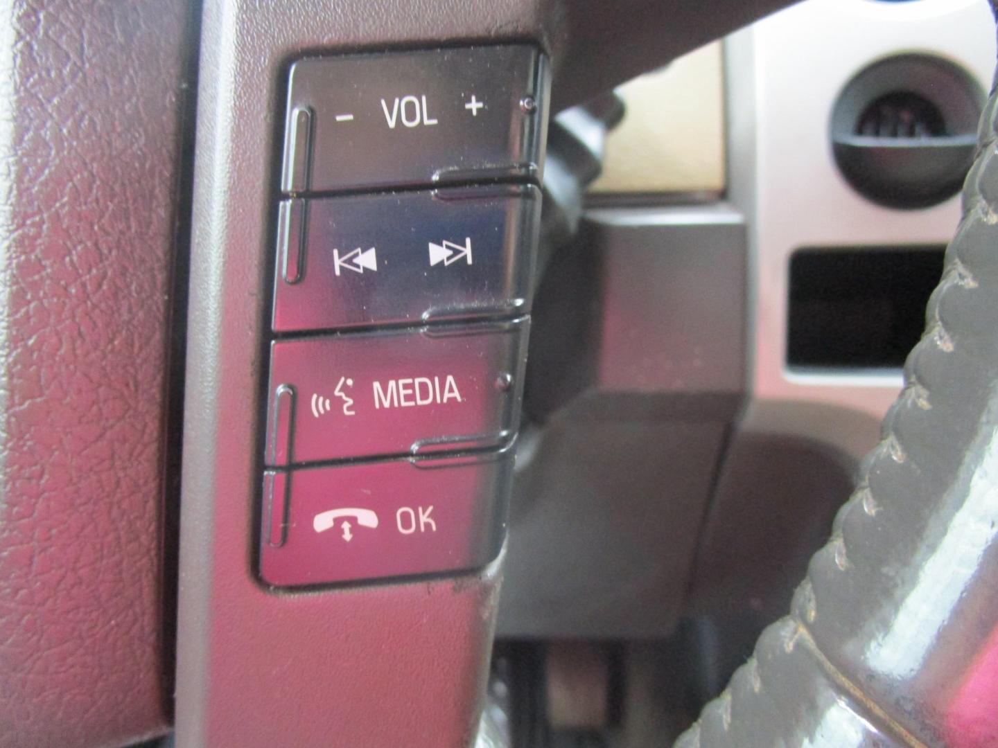 2009 RED /Tan / Cloth Ford F-150 Lariat SuperCab 5.5-ft. Bed 2WD (1FTRX12899K) , 4-Speed Automatic transmission, located at 1814 Albert Pike Road, Hot Springs, AR, 71913, (501) 623-1717, 34.494228, -93.094070 - 2009 Ford F-150 XLT 4 Door Extended Cab Pickup 4.6L V8 F SOHC 24V Gasoline Rear Wheel Drive - Photo#11